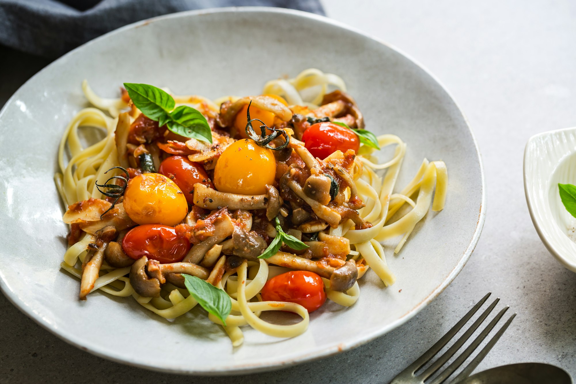 Fettuccine with Mushroom and Tomatoes sauce